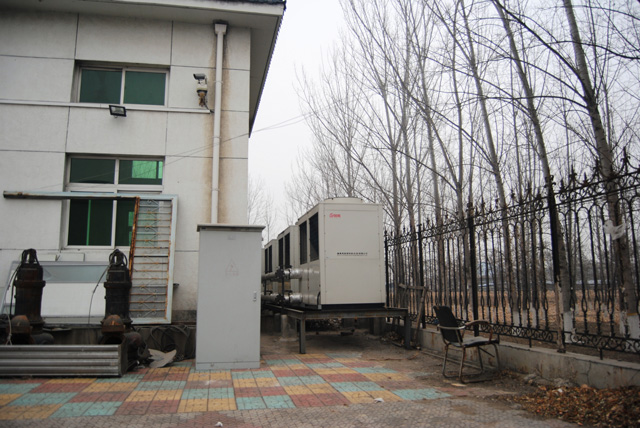 鲁禹25P低温空气源热泵马池口水务站院内效果图 鲁禹25P低温空气源热泵马池口水务站院内效果图