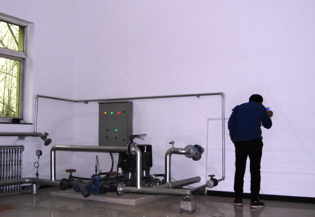 鲁禹25P低温空气源热泵马池口水务站内管路控制 鲁禹25P低温空气源热泵马池口水务站内管路控制